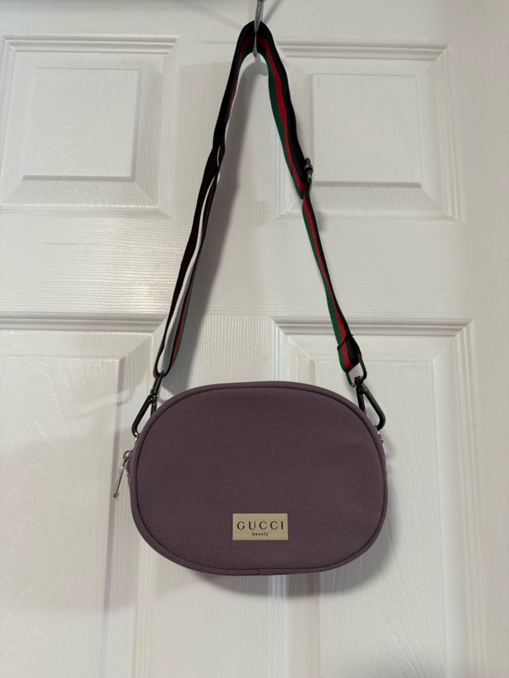 Gucci Beauty Purple Bag with Adjustable Crossbody Strap - Picture 5 of 16